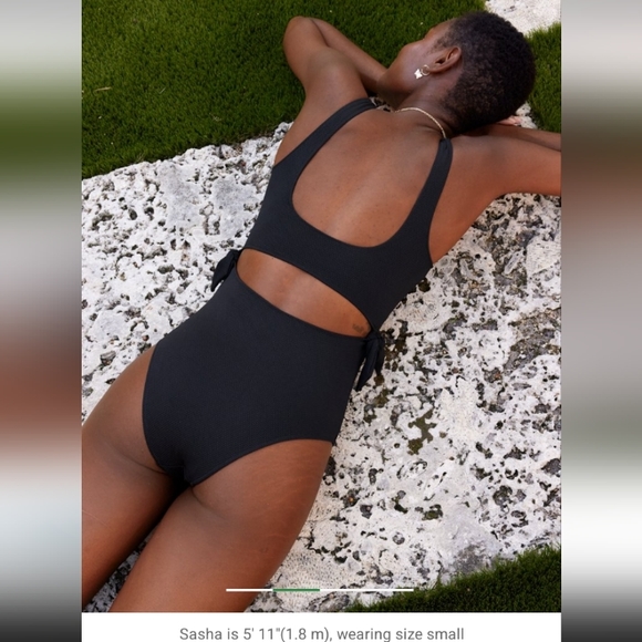 🆕️NWT Aerie Pique Cut Out Scoop One Piece Swimsuit in 'Black', Medium - Picture 2 of 7